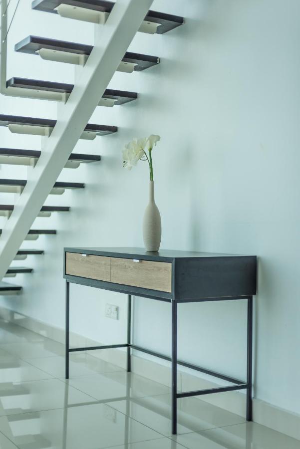 Maritime Penthouse Suite By The Sea George Town Extérieur photo