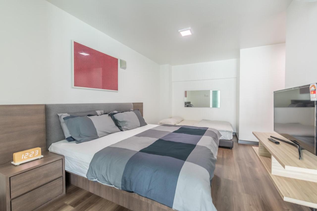 Maritime Penthouse Suite By The Sea George Town Extérieur photo