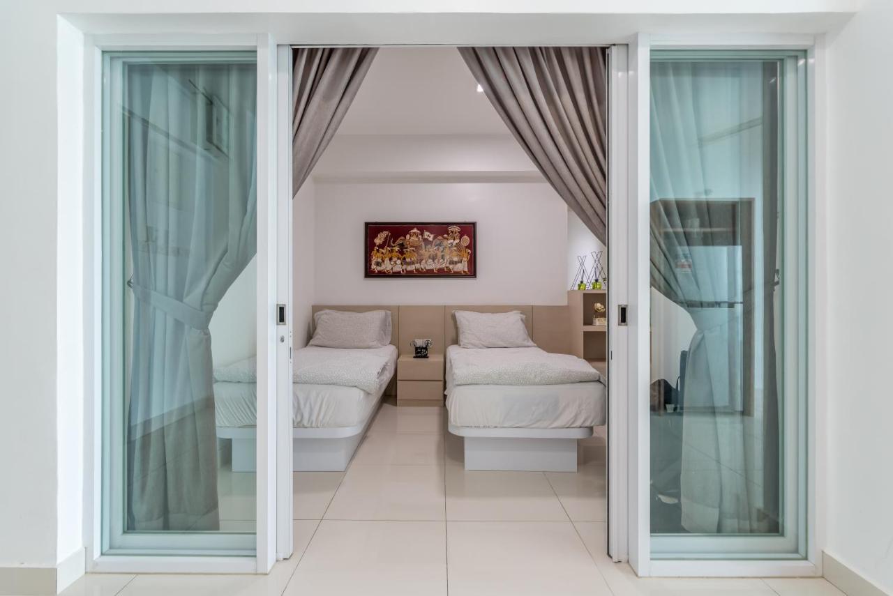 Maritime Penthouse Suite By The Sea George Town Extérieur photo